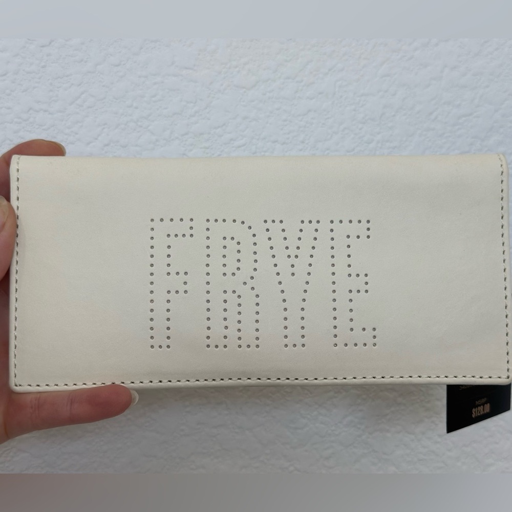 Frye Leather Continental Wallet – Ivory